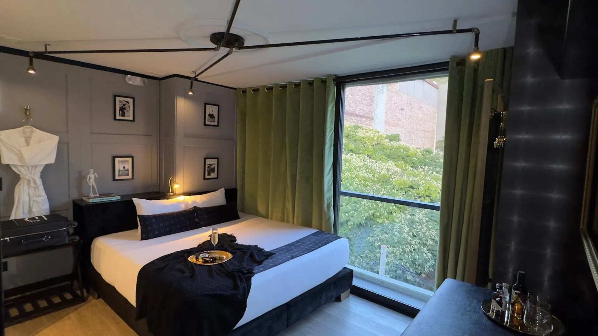 Hotel Helene Medellin 4*,  Colombia